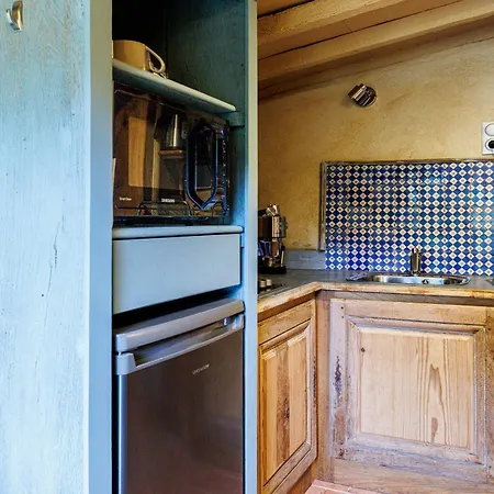 Le Cabanon D'yreye Дом отдыха