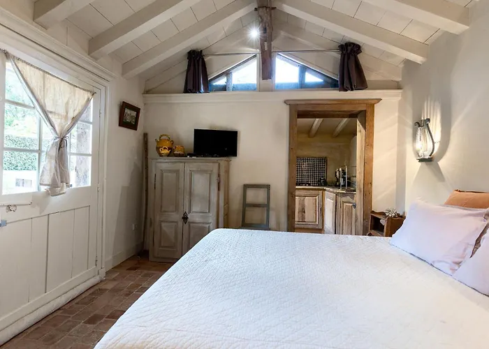 Le Cabanon D'yreye * סניוס